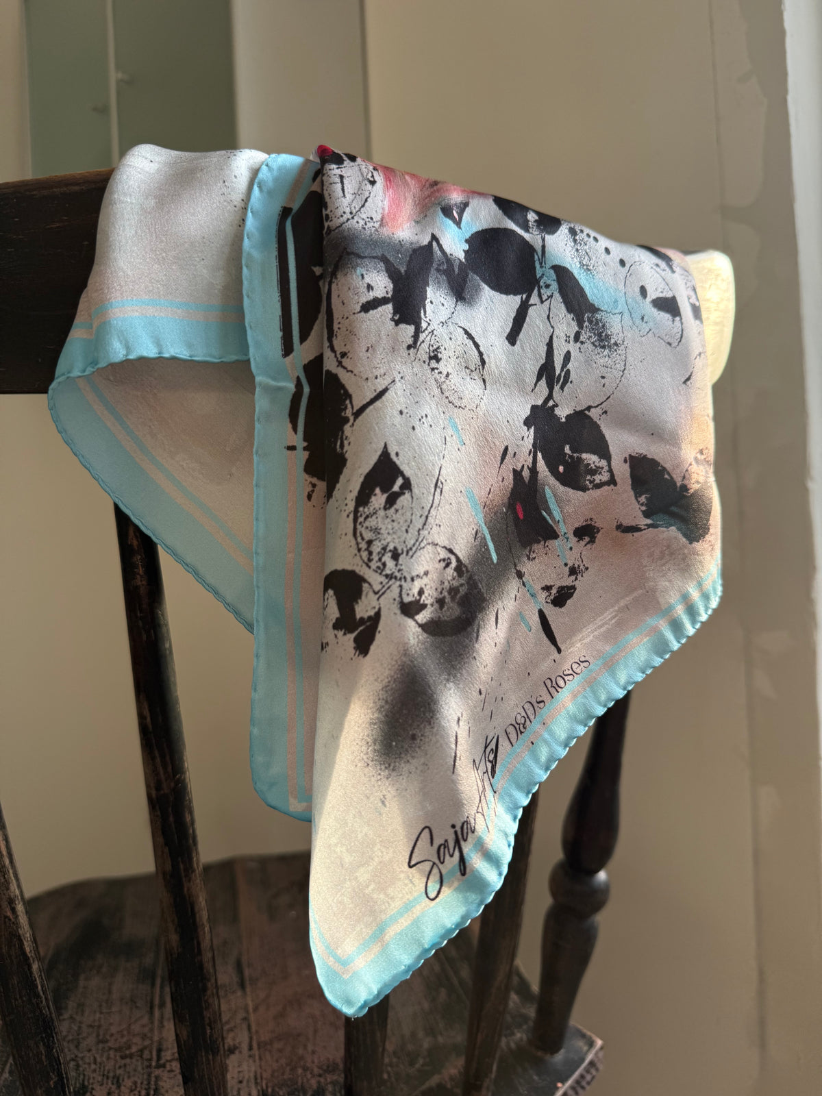 Rokk Rósir Slæða - Rock’n roll Rose Silk scarf