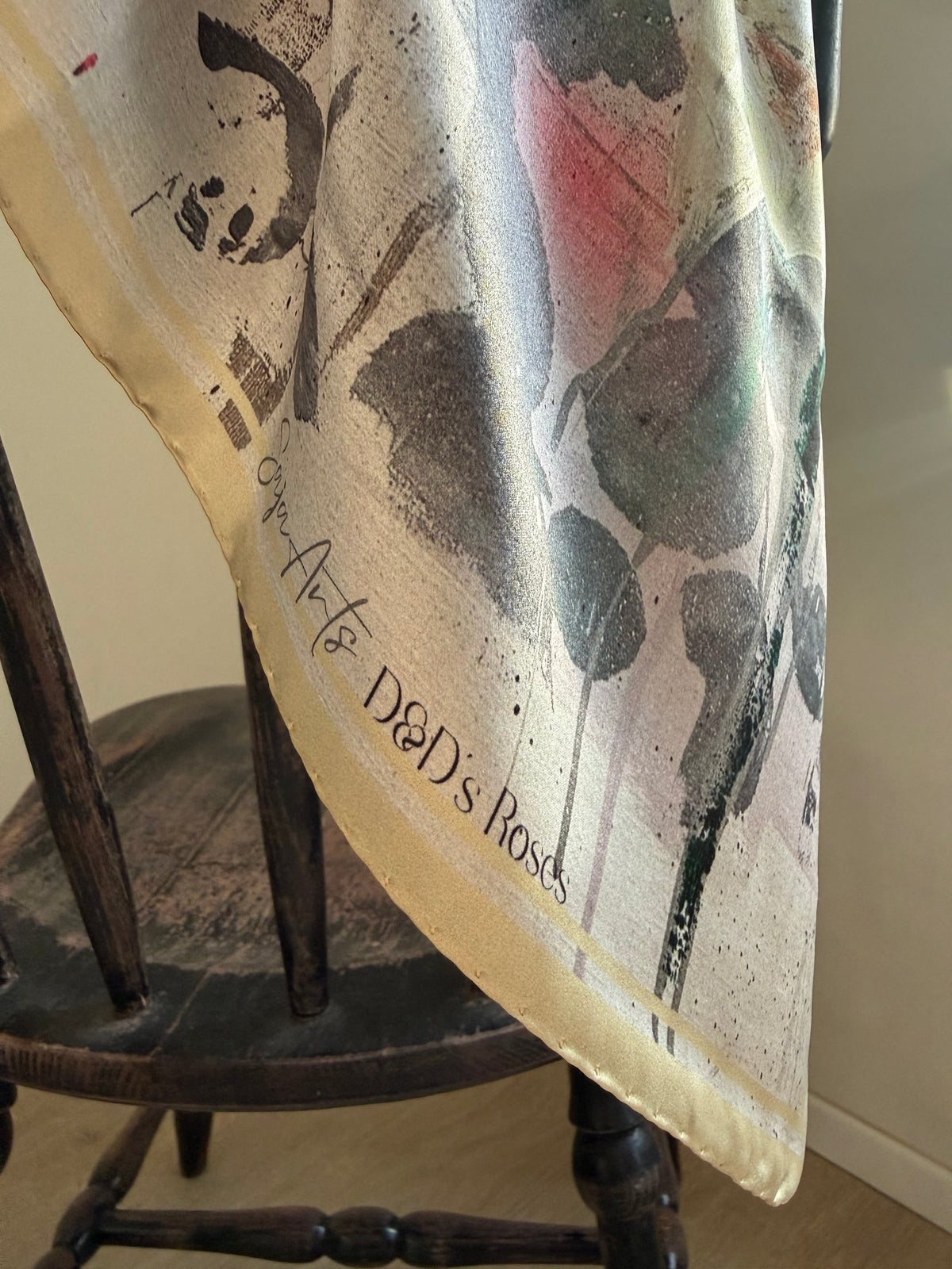 Gular rósir slæða - Yellow Roses silk scarf •