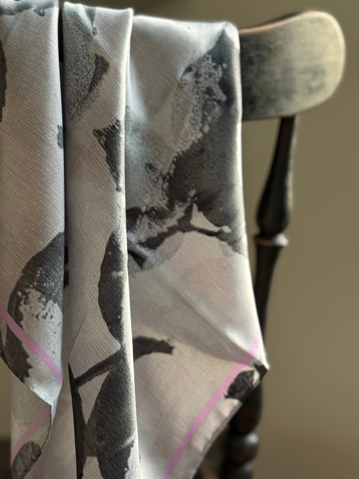 Rósablaða slæða fjóla / Rose leaf scarf violet