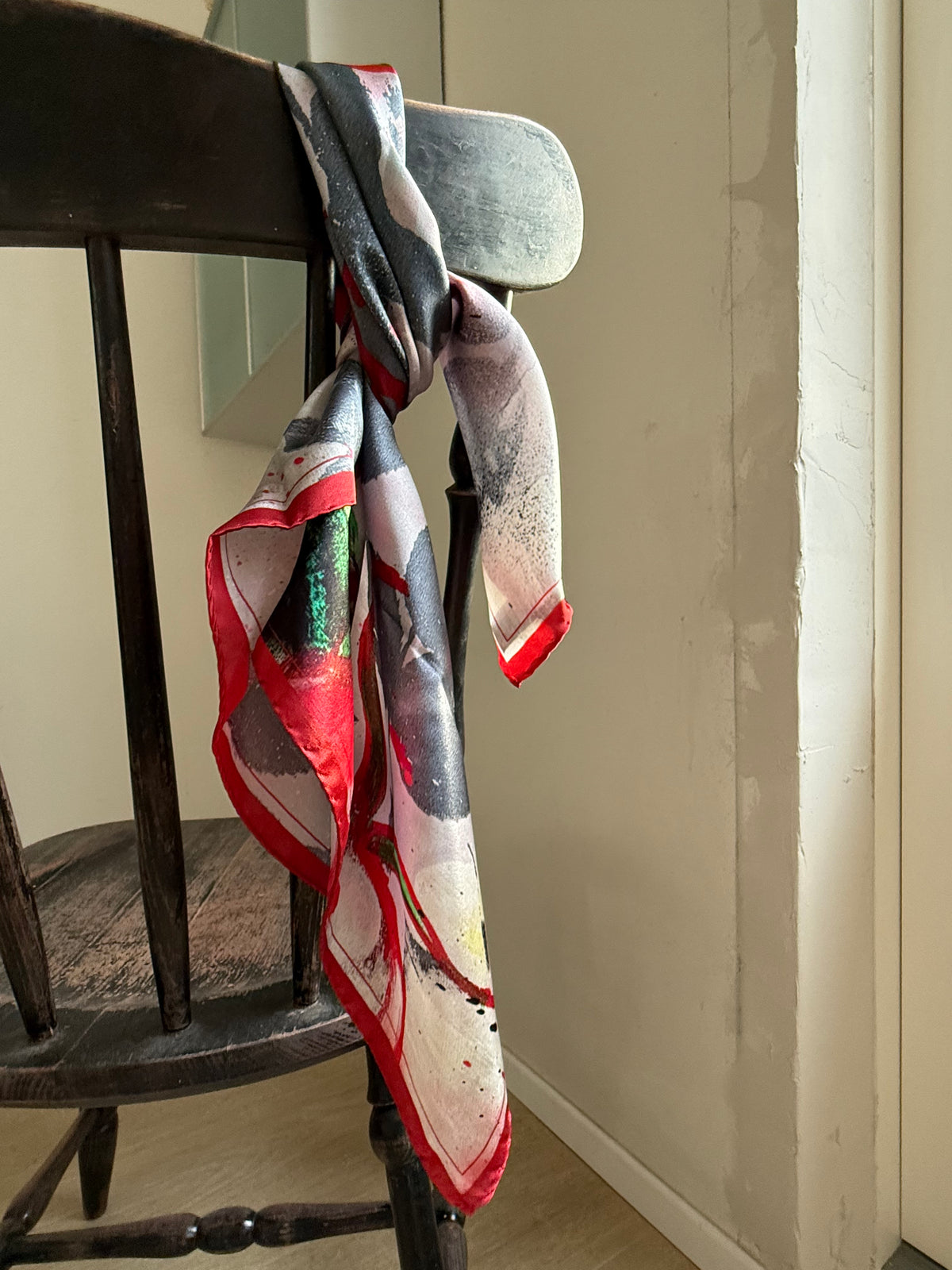 Rauð Rós slæða - Red rose scarf • small