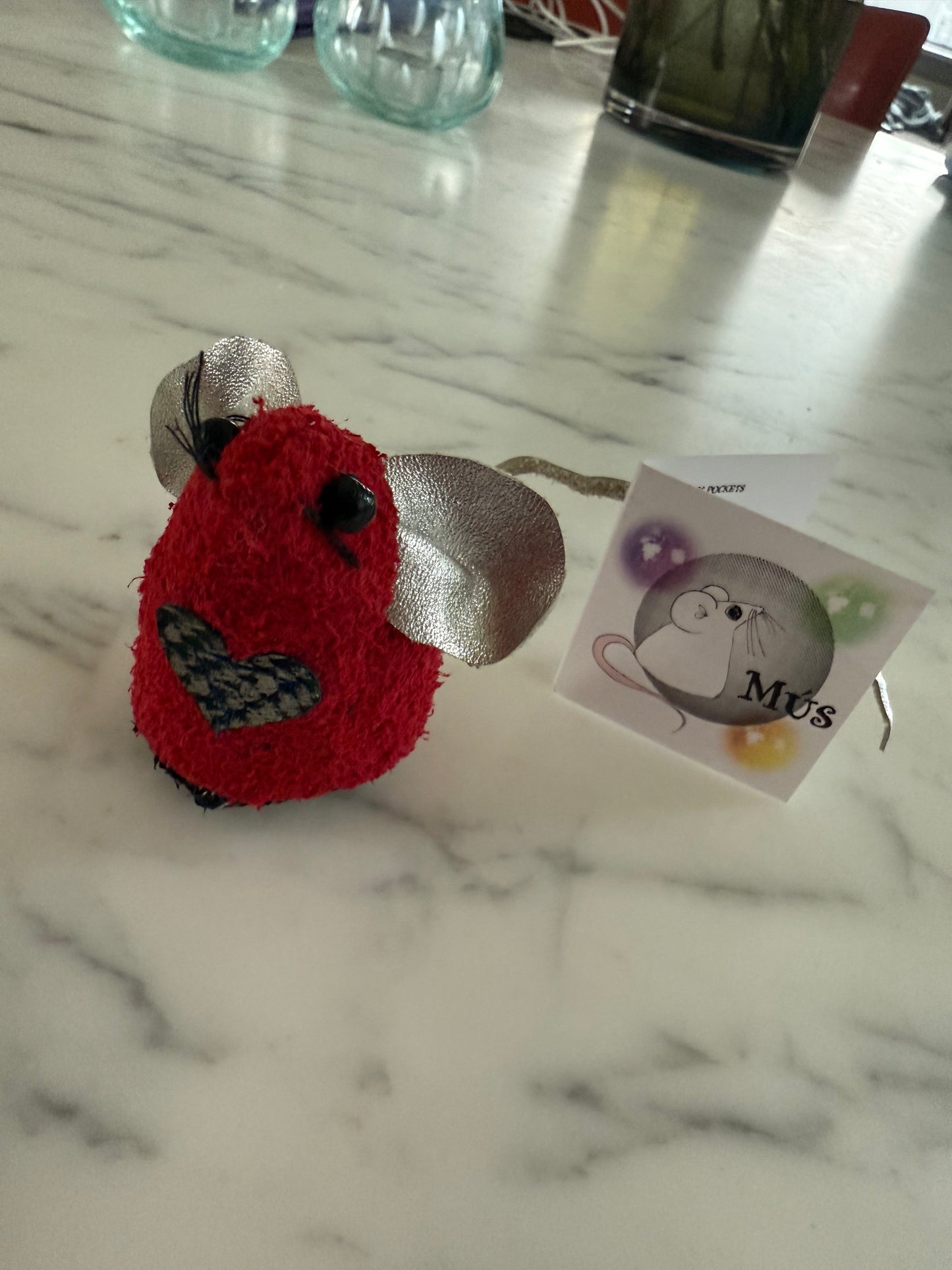 Mús - Rauð með silfur eyru